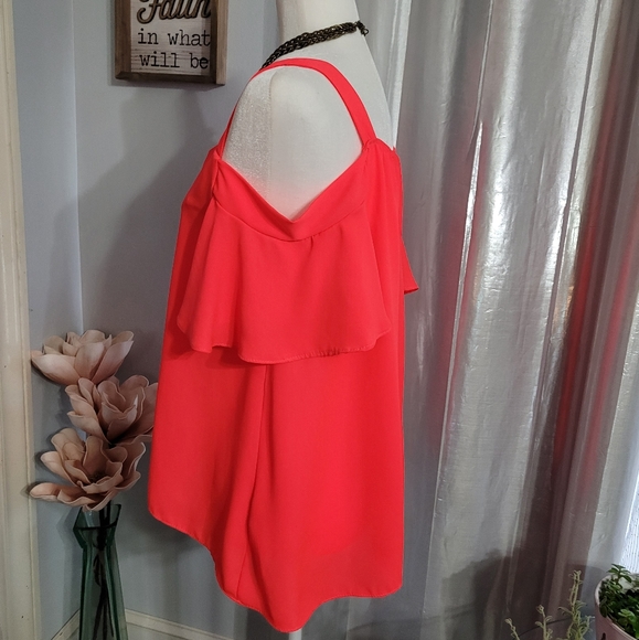 🌞4/$20 Cold Shoulder Top - Picture 2 of 6